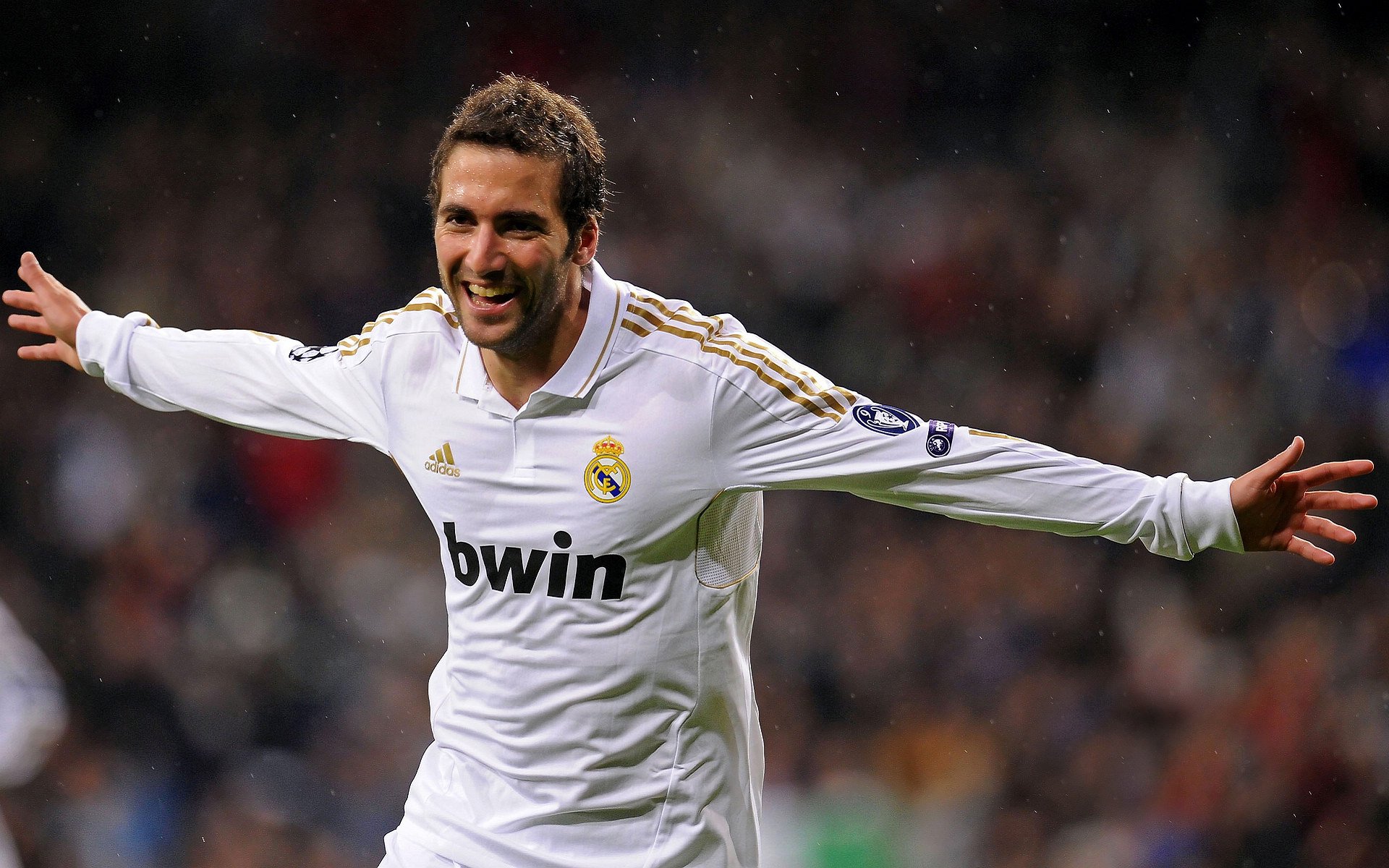 都市夜场赛：灯光璀璨，运动激情不夜城